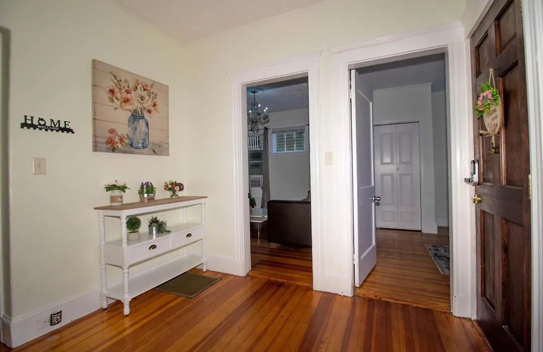 Apartment Queen Stands For Regina Boston