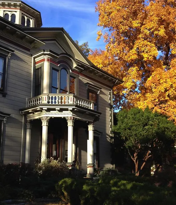 Taylor House Bed & Breakfast 4*